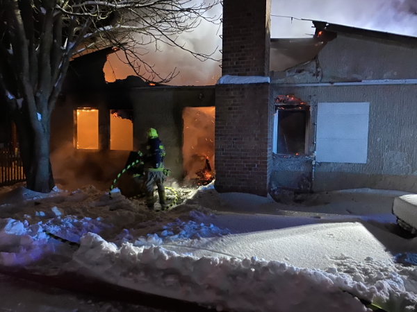 Außenangriff - Luftverlust durch thermischen Schaden am Atemschutzgerät, Foto: Feuerwehr Zeulenroda-Triebes
