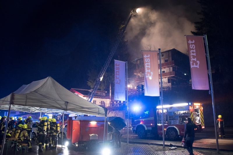 Gebäudebrand - Absturz - ein verletzter FA, Foto: www.kvberchtesgaden.brk.de/brk-bgl/